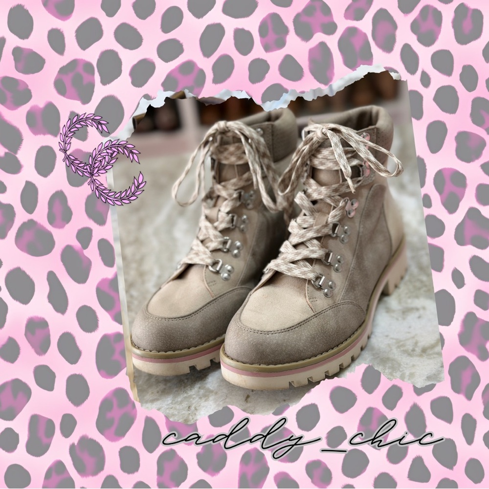 Crown Vintage Tantum Taupe Hiking Boots Size 8.5 | Lace-Up Ankle Booties | EUC
